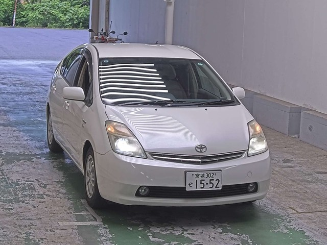 TOYOTA PRIUS — фото