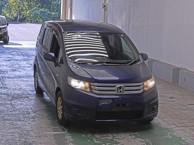 HONDA FREED — фото
