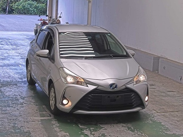 TOYOTA VITZ — фото
