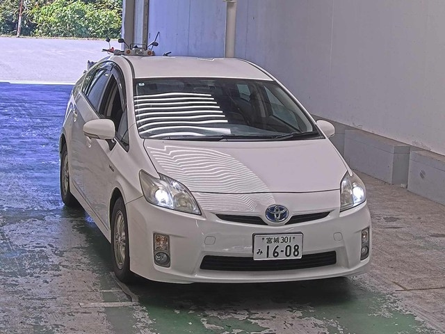 TOYOTA PRIUS — фото