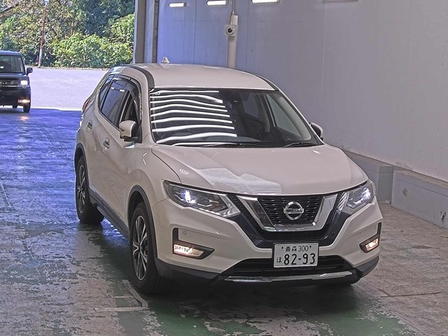 NISSAN X TRAIL — фото