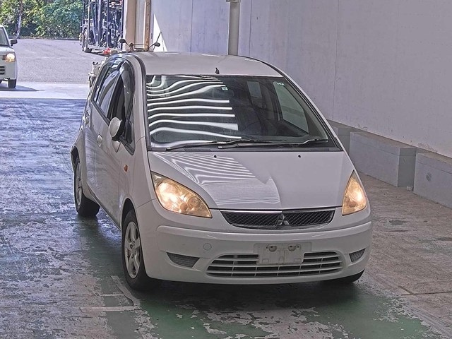 MITSUBISHI COLT — фото