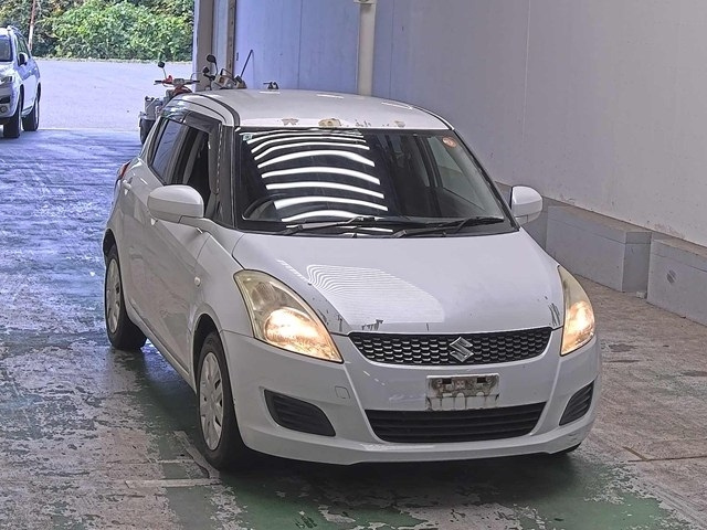 SUZUKI SWIFT — фото