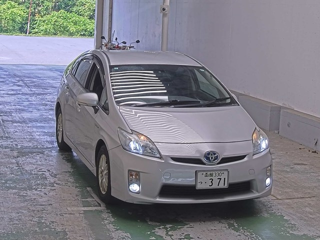 TOYOTA PRIUS — фото