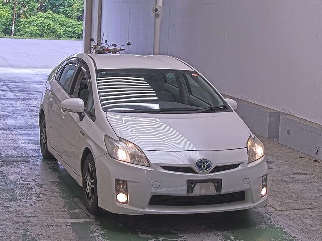 TOYOTA PRIUS — фото