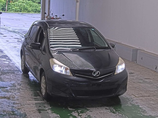 TOYOTA VITZ — фото