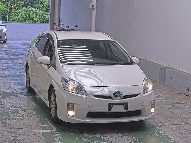 TOYOTA PRIUS — фото