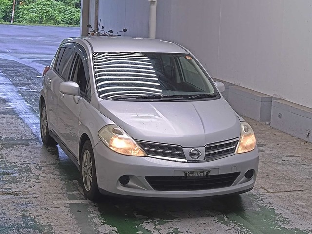 NISSAN TIIDA — фото
