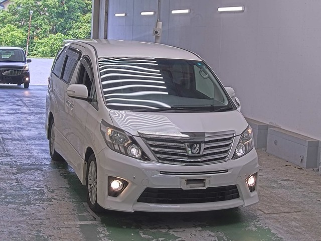 TOYOTA ALPHARD — фото