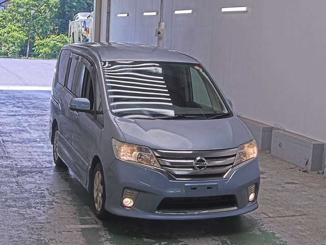 NISSAN SERENA — фото