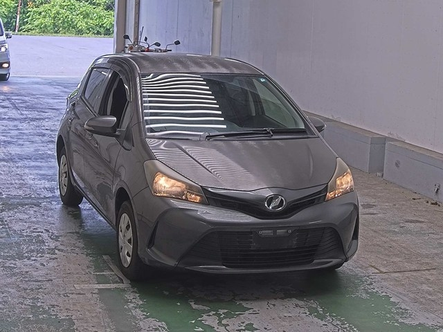 TOYOTA VITZ — фото