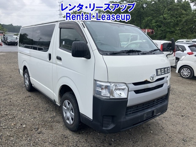 TOYOTA HIACE — фото