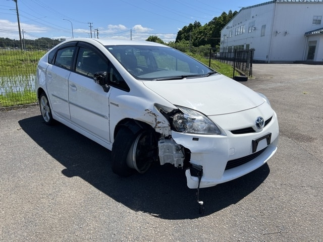 TOYOTA PRIUS — фото