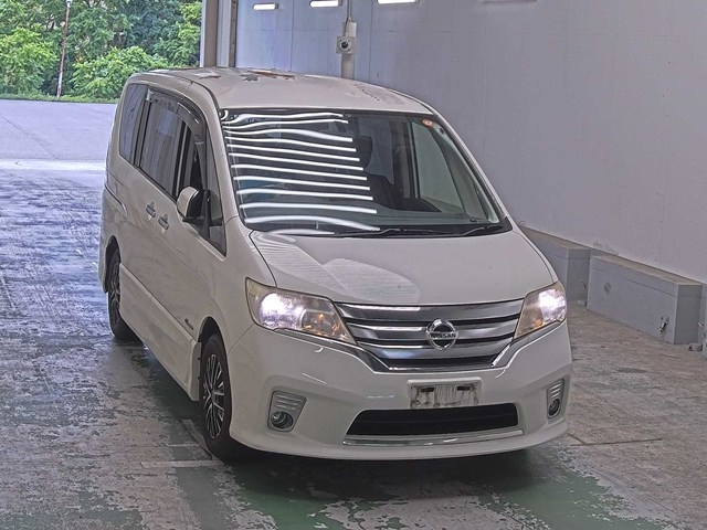 NISSAN SERENA — фото