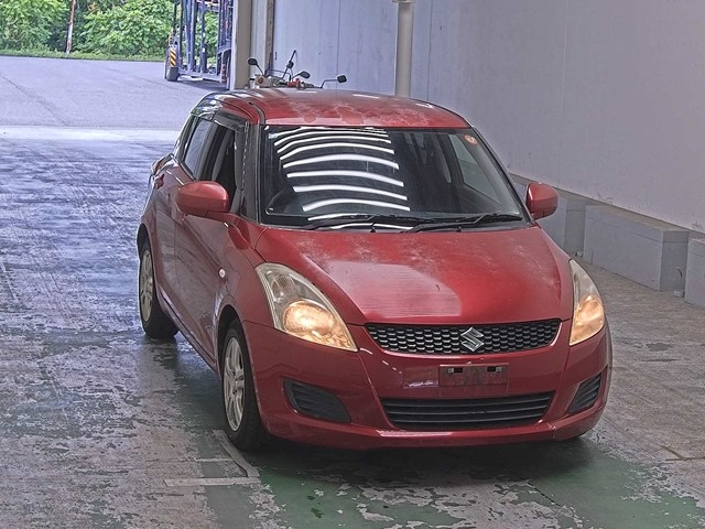 SUZUKI SWIFT — фото