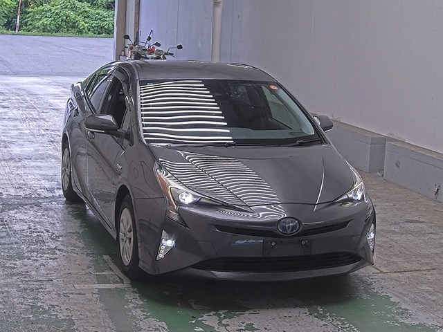 TOYOTA PRIUS — фото