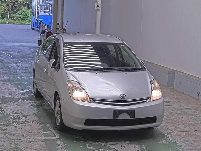 TOYOTA PRIUS — фото