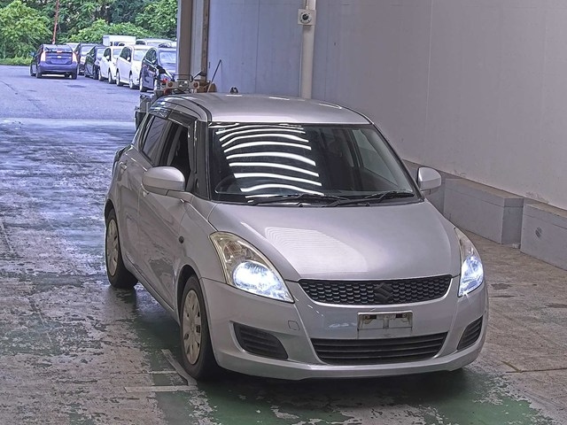 SUZUKI SWIFT — фото