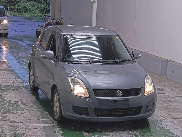 SUZUKI SWIFT — фото