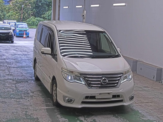 NISSAN SERENA — фото