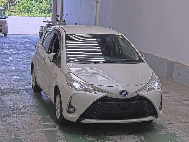 TOYOTA VITZ — фото