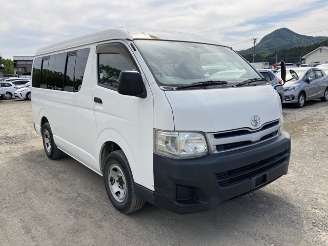 TOYOTA HIACE — фото