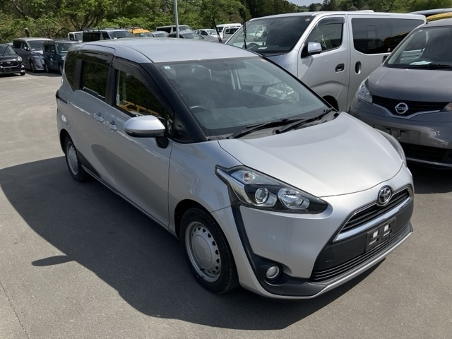TOYOTA SIENTA — фото