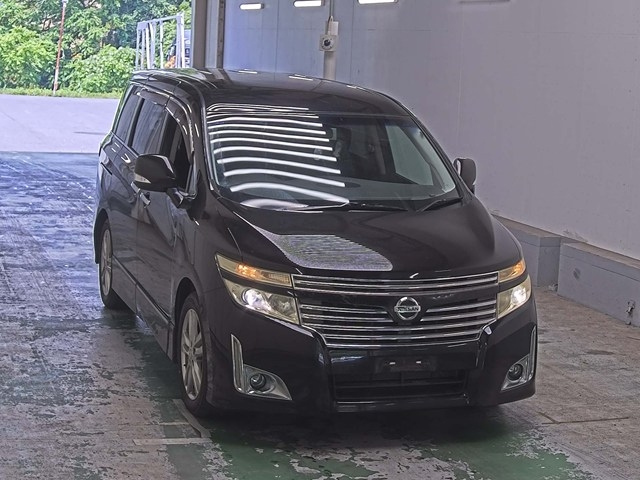 NISSAN ELGRAND — фото