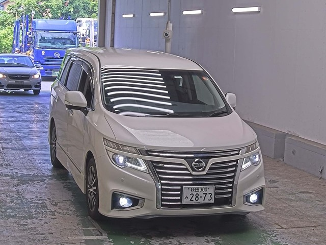 NISSAN ELGRAND — фото