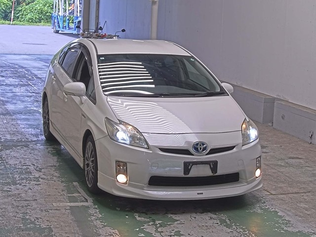 TOYOTA PRIUS — фото