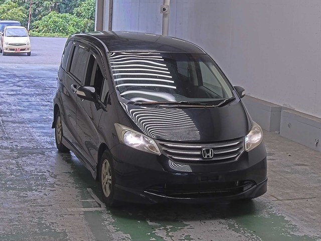 HONDA FREED — фото