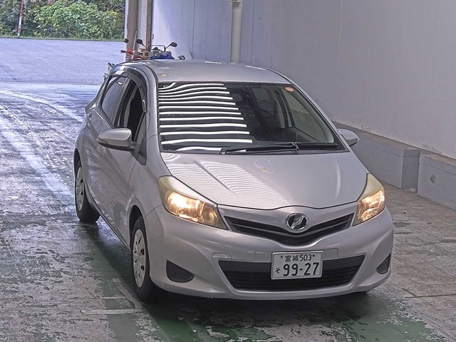 TOYOTA VITZ — фото