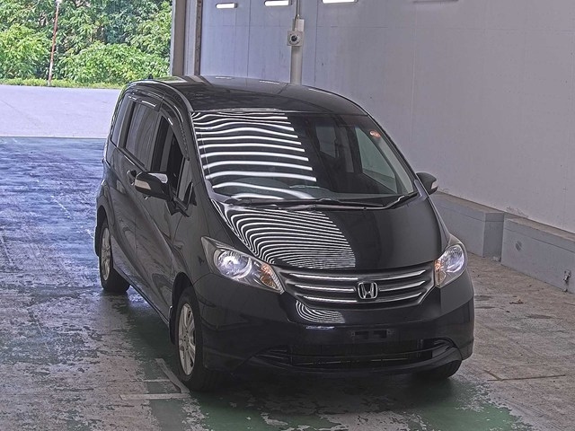 HONDA FREED — фото