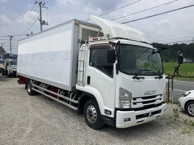 ISUZU FORWARD — фото