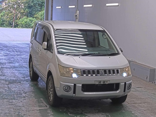 MITSUBISHI DELICA — фото