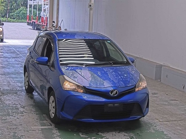 TOYOTA VITZ — фото