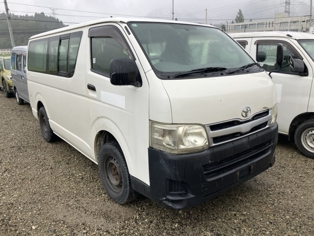 TOYOTA HIACE — фото