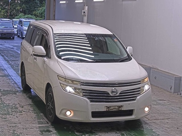 NISSAN ELGRAND — фото