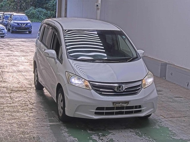 HONDA FREED — фото