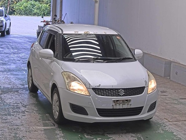 SUZUKI SWIFT — фото