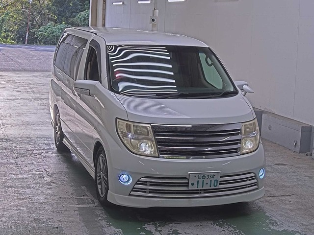 NISSAN ELGRAND — фото