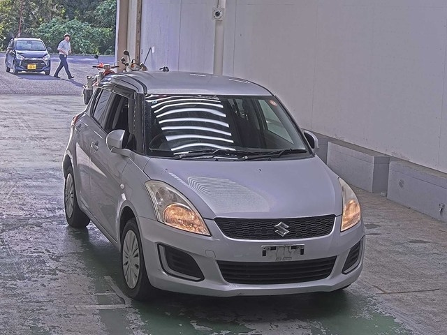 SUZUKI SWIFT — фото