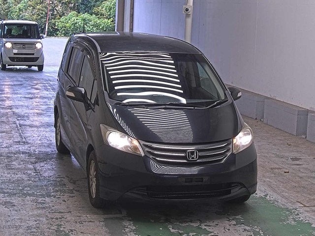 HONDA FREED — фото
