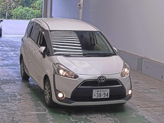 TOYOTA SIENTA — фото
