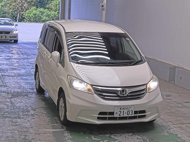 HONDA FREED — фото