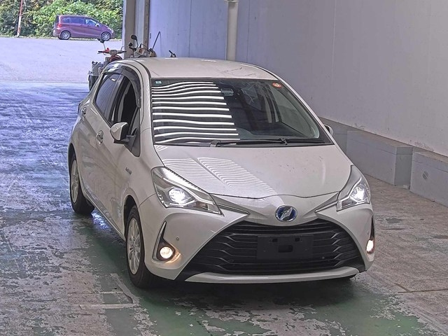 TOYOTA VITZ — фото