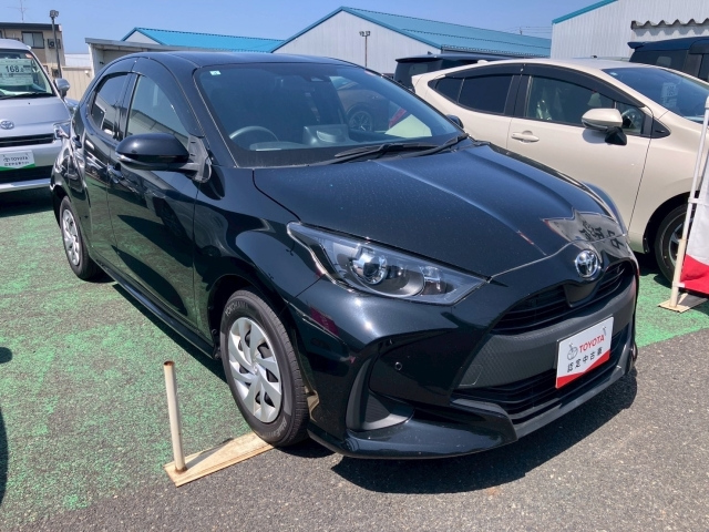 TOYOTA YARIS — фото