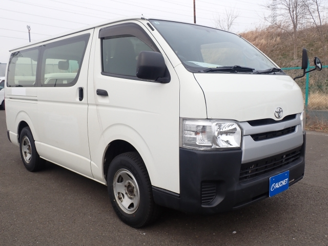 TOYOTA HIACE — фото