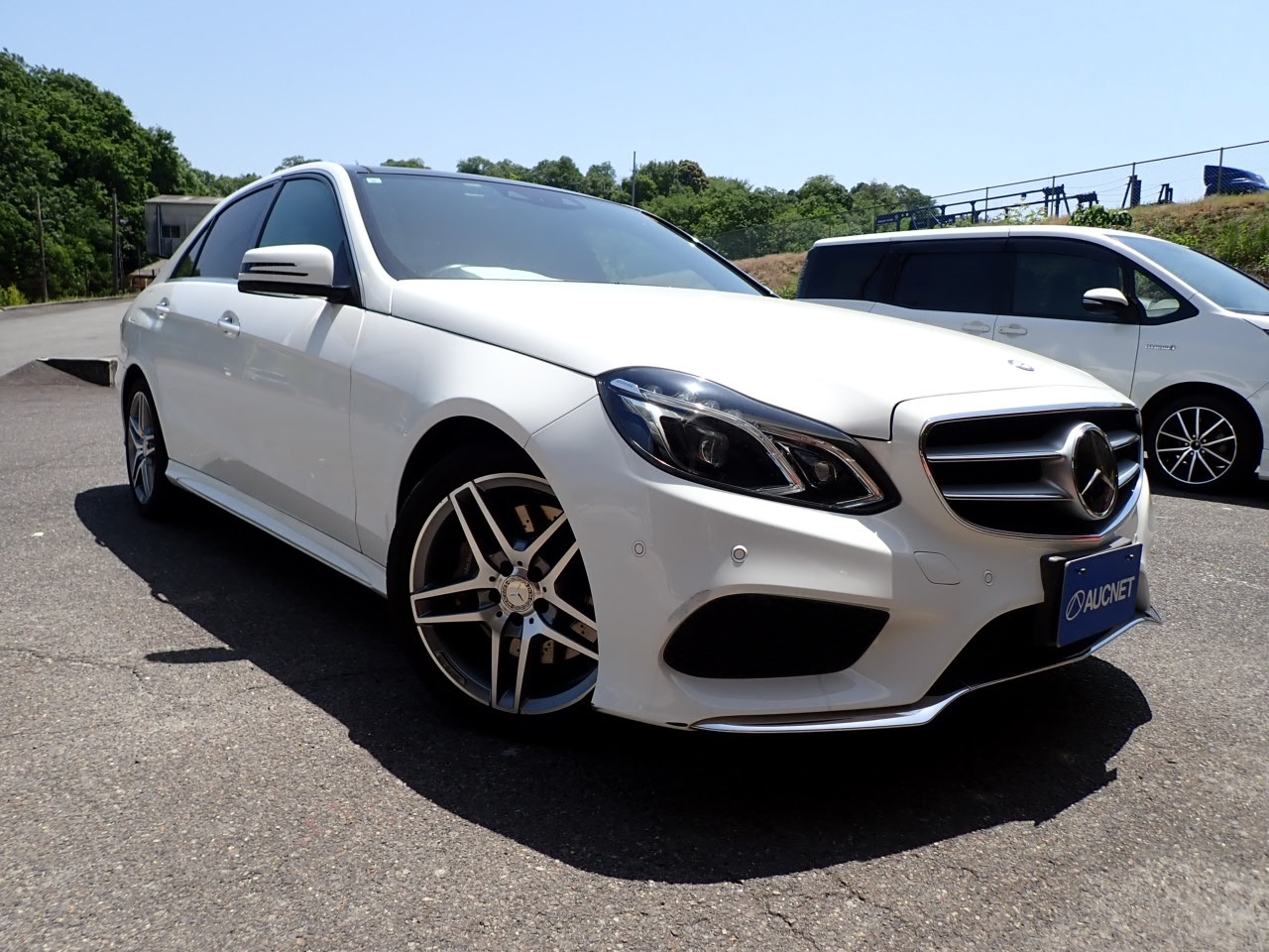MERCEDES-BENZ E — фото