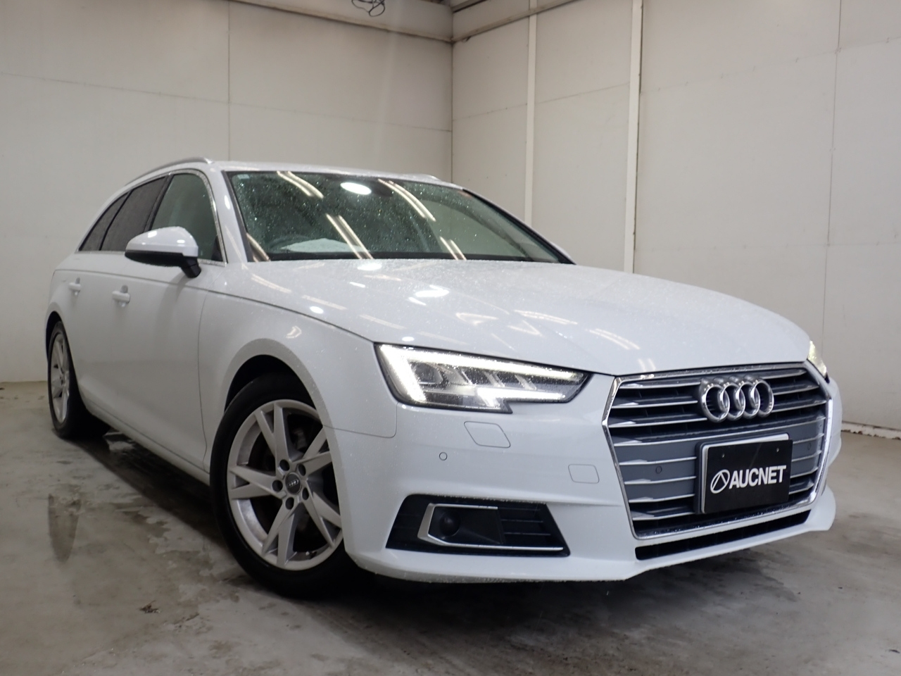 AUDI A4 — фото